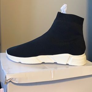 Flat stylish sneaker (brand new)